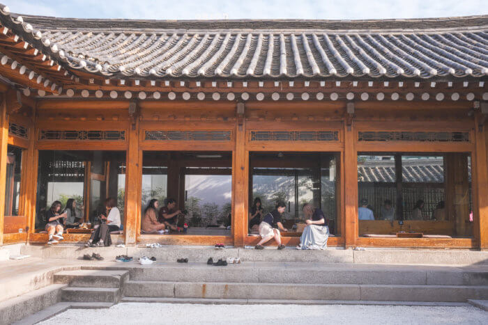 photo of cafe onion anguk