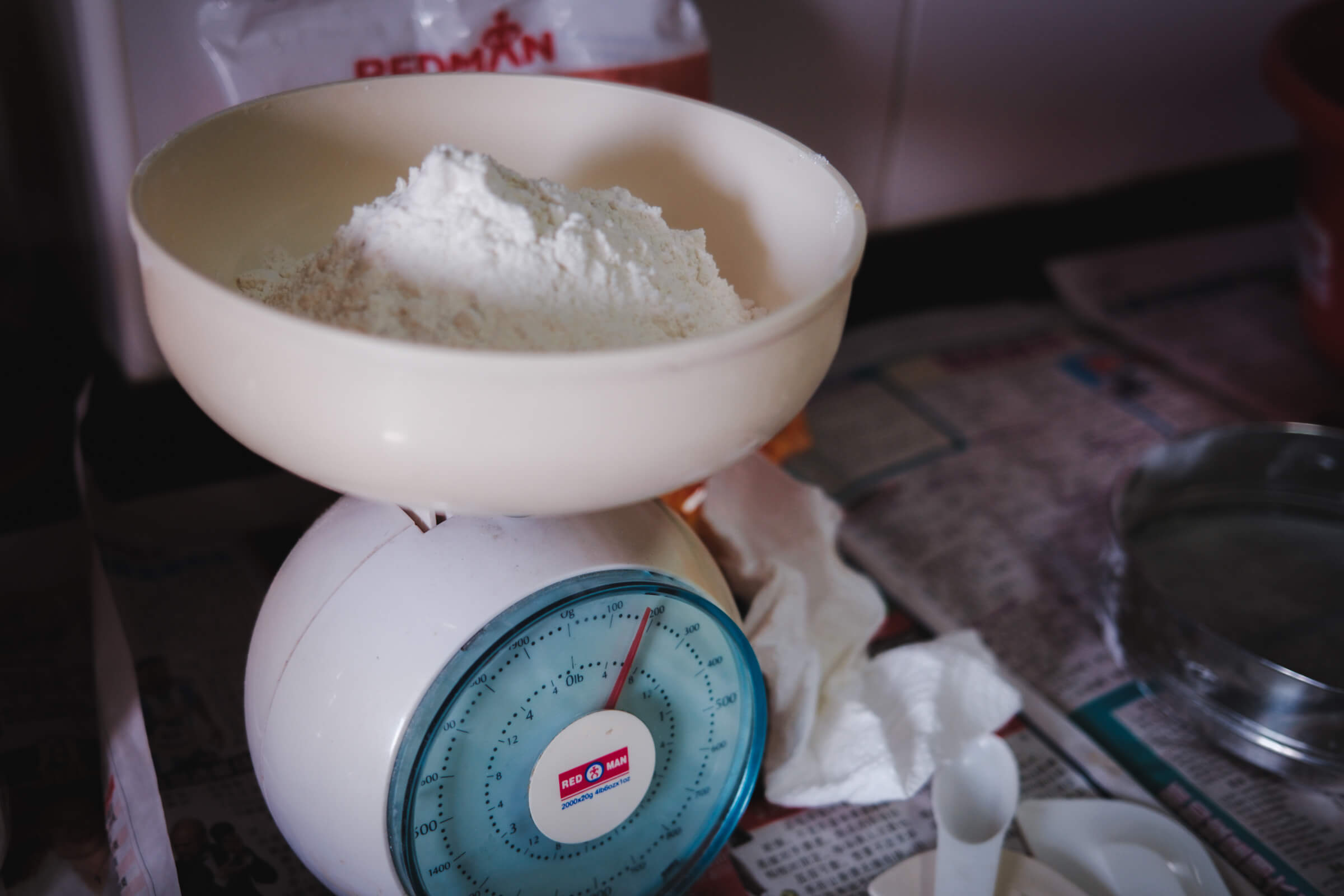 photo of flour on a redman weighing machine