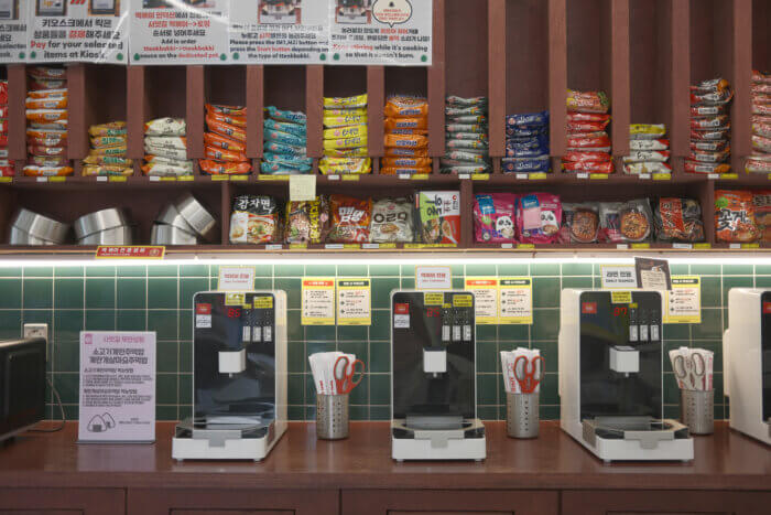 photo of an unmanned convenience stall selling instant noodles
