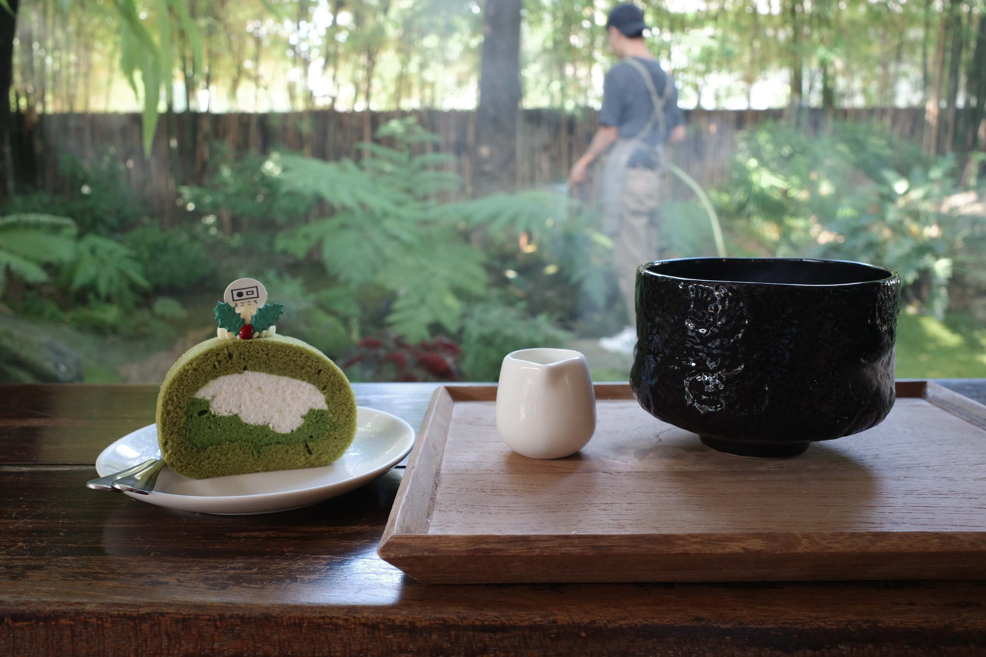 photo of a matcha roll cake and matcha at Magokoro Teahouse