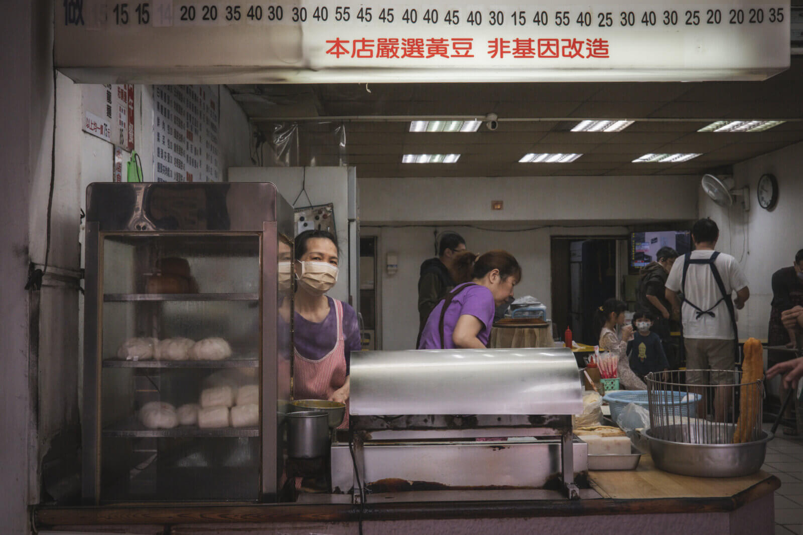 photo of another food vendor looking up at me