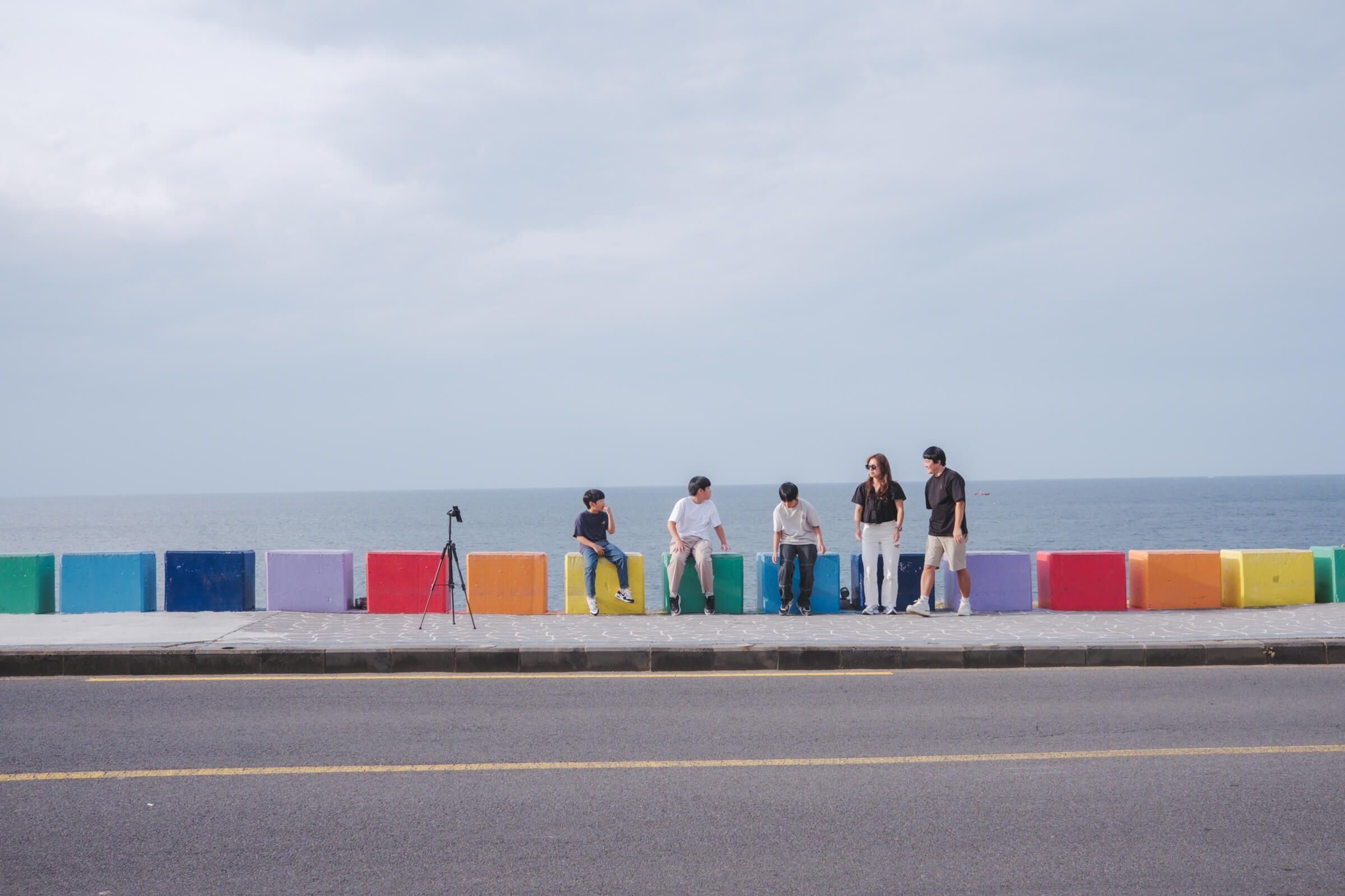 photo of a group taking a photo at Dodu Rainbow Coastal road